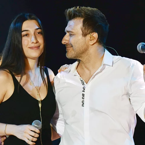 Οι τρεις κούκλες κόρες του Γιάννη Πλούταρχου φωτογραφίζονται μαζί στις διακοπές τους