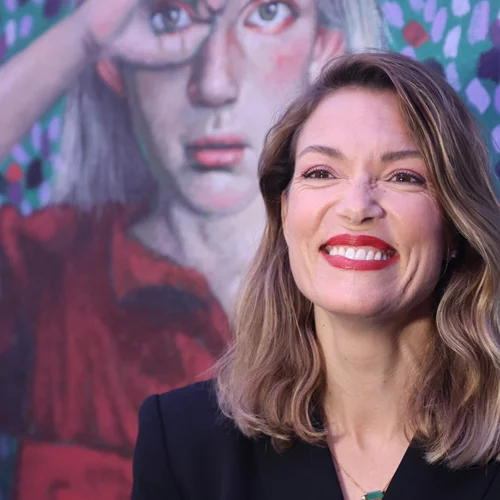 Ο french chic τρόπος που θα φορέσεις τη mini φούστα την άνοιξη σύμφωνα με τη Βίκυ Καγιά