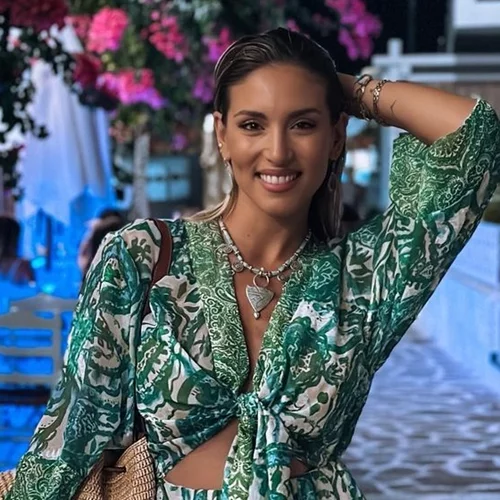 "Μαζί σου..." | Η Αθηνά Οικονομάκου ποζάρει με τον γιο της, Μάξιμο Μιχόπουλο, σε μία φωτογραφία γεμάτη αγάπη