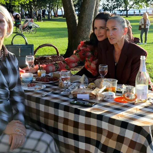 Είναι επίσημο! Το "And Just Like That" επιστρέφει με δεύτερη σεζόν