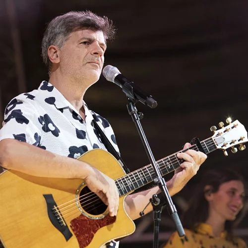 Ο Φοίβος Δεληβοριάς σε μία σπάνια δημόσια εμφάνιση με τη γλυκύτατη σύζυγό του, Βάσω Καβαλιεράτου