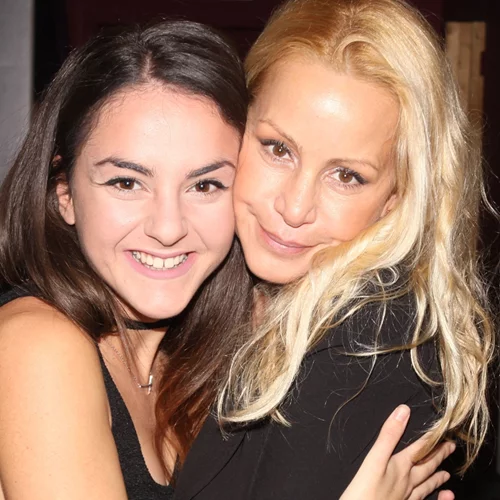 Η Ζένια Μπονάτσου έγινε 26 ετών | Η κόρη του Βλάσση Μπονάτσου είναι πλέον μία γοητευτική γυναίκα με καταπληκτικό κορμί