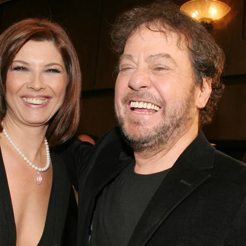 Σπάνιο κλικ | Η Σοφία Αλιμπέρτη στο γάμο της με τον Γιάννη Πάριο - Το εντυπωσιακό νυφικό και το στεφάνι στα μαλλιά