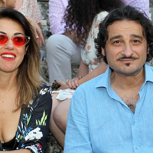 Ο Βασίλης Χαραλαμπόπουλος και η Λίνα Πρίντζου έχουν επέτειο | Η υπέροχη και σπάνια φωτογραφία από τον γάμο τους στη Βενετία