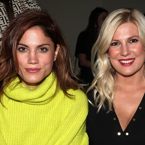 Μαίρη Συνατσάκη - Ράνια Θρασκιά | Οι σπάνιες φωτογραφίες τους από τα παλιά και η φιλία που εξελίχθηκε σε σχέση ζωής