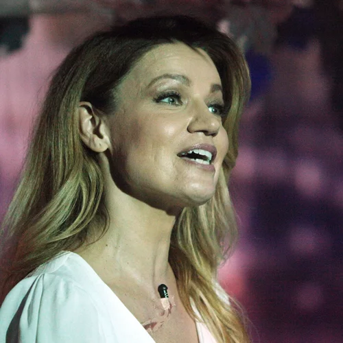 Παναγιώτα Βλαντή | Ποζάρει εντελώς αμακιγιάριστη κάνοντας πεζοπορία