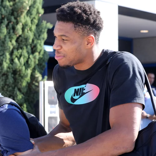 Εθνική Ομάδα | Τα πειράγματα του Αντετοκούνμπο και του Λαρεντζάκη μπροστά στις κάμερες