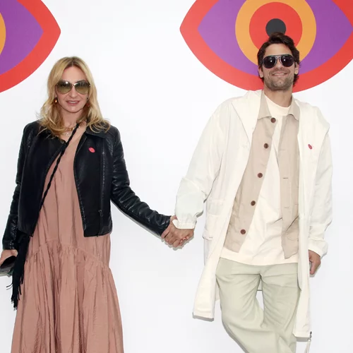 Η Ρούλα Ρέβη ήταν η πιο boho και χαρούμενη νύφη | Η σπάνια φωτογραφία από τον γάμο της στην Αμερική με τον Αποστόλη Τότσικα