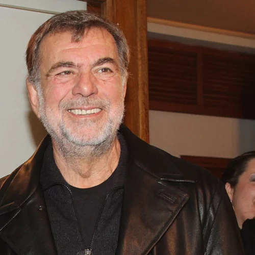 Δημήτρης Κομνηνός | Ο 27χρονος γιος του Λάκη Κομνηνού είναι ίδιος με τον γοητευτικό πατέρα του