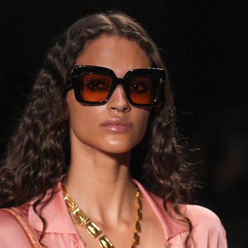 Πώς να επιλέξεις τη σωστή απόχρωση foundation για το καλοκαίρι που πλησιάζει