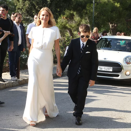 Οι minimal chic νύφες της ελληνικής showbiz που θα σου προσφέρουν bridal έμπνευση