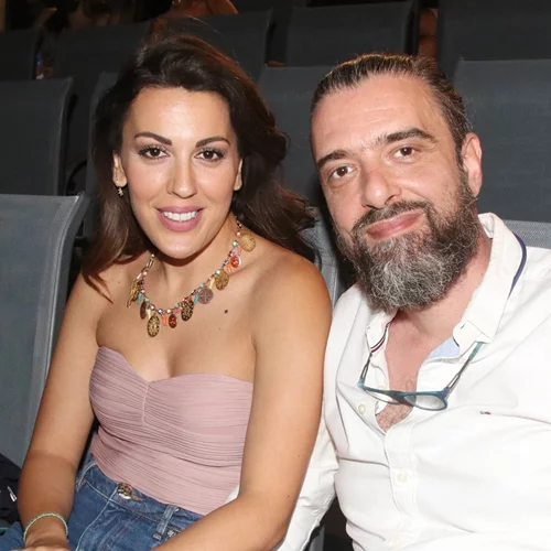 Ο Σωτήρης Τσαφούλιας και η Άννα Μενενάκου σε μία σπάνια φωτογραφία από τις πασχαλινές τους διακοπές