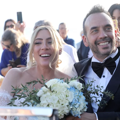 Η εγκυμονούσα Μαριλού Κοζάρη πιο ερωτευμένη από ποτέ στο πλευρό του Πάνου Μουζουράκη | Η δημόσια εμφάνιση έναν μήνα μετά τον γάμο τους