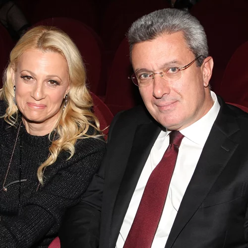 Ο Νίκος Χατζηνικολάου σε μία σπάνια δημόσια εμφάνιση με τη σύζυγό του, Κρίστη Τσολακάκη