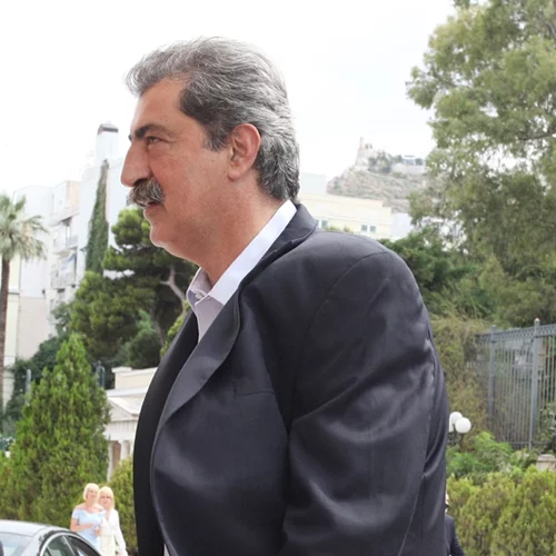 Σταυρούλα Πολάκη | Η κόρη του Παύλου Πολάκη είναι μία μελαχρινή καλλονή με υπέροχα γαλάζια μάτια