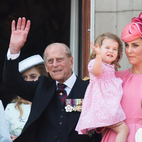 To ξέσπασμα της Charlotte | Η Κate Middleton προσπαθεί να ηρεμήσει την 2 ετών πριγκίπισσα σε ένα σπάνιο βίντεο