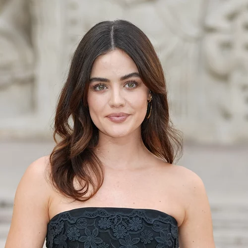 Το πανεύκολο hack με το σεσουάρ που θα σου χαρίσει ανάλαφρες μπούκλες, σαν κομμωτηρίου