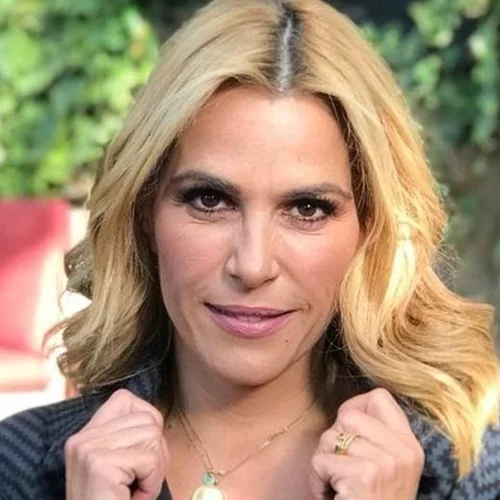 Η Τζένη Μπότση στο κομμωτήριο | Έκανε το καταλληλότερο χτένισμα για τον καύσωνα