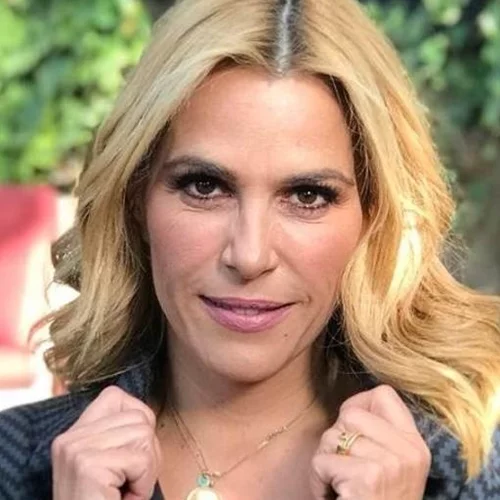 Στο νοσοκομείο η Τζένη Μπότση | Η φωτογραφία μέσα από το δωμάτιο και η ανησυχία των θαυμαστών της