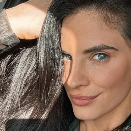 Η Χριστίνα Μπόμπα υιοθέτησε το αγαπημένο χτένισμα των Σκανδιναβών fashionistas