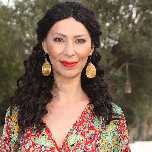 Η Δώρα Χρυσικού μιλάει για την περιπέτειά της με τον καρκίνο | "Από σήμερα στη σειρά θα παίζω με τα φυσικά μου μαλλιά και αυτή η αλλαγή σηματοδοτεί πολλά..."