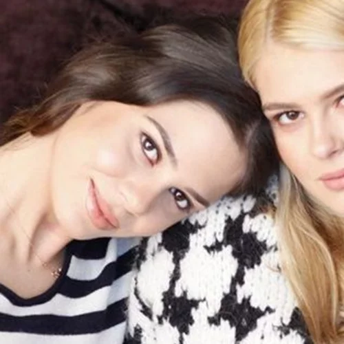 Η Αμαλία και η Αλεξάνδρα Κωστοπούλου ήταν δύο πανέμορφα και ξανθά κορίτσια | Η γλυκιά φωτογραφία από τα παιδικά τους χρόνια