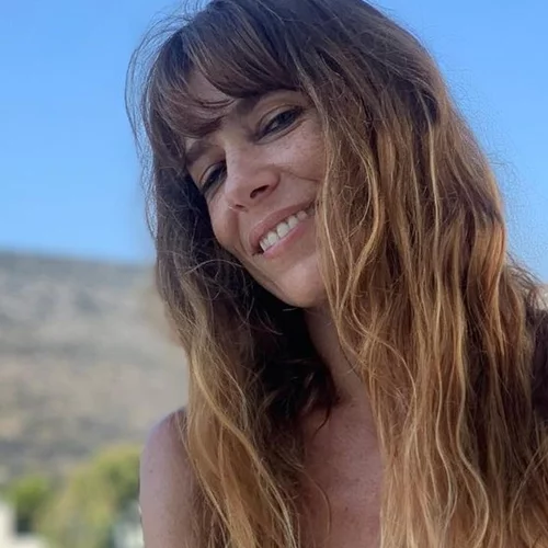 Η Μυρτώ Αλικάκη είναι κορίτσι του καλοκαιριού και οι φωτογραφίες από τις διακοπές της στο Αιγαίο είναι η απόδειξη