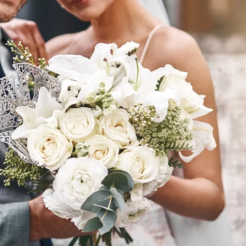 Νύφη στην Θεσσαλονίκη μαθαίνει πως είναι παντρεμένη με έναν άγνωστο λίγο πριν τον γάμο της