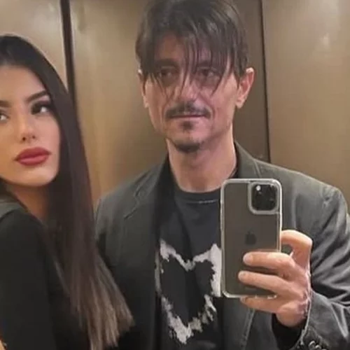 "Προσπαθεί να σου μοιάσει αυτή" | Η Δέσποινα Γιαννακοπούλου ποζάρει στο γυμναστήριο με λευκό σύνολο