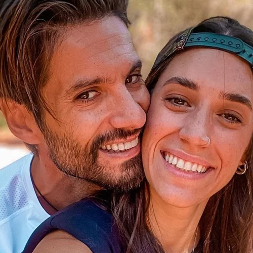 Γιώργος Καράβας και Ραφαέλα Ψαρρού | Ο γιος τους, Φίλιππος, έβαψε τα μαλλιά του κατακόκκινα