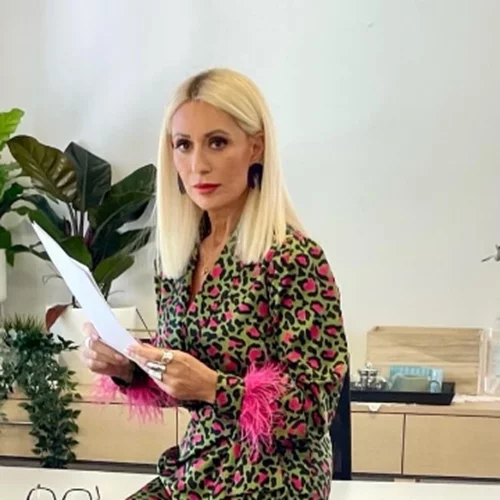 "Model agency" | Η Μαρία Μπακοδήμου δημοσίευσε φωτογραφία με τους κούκλους γιους της και προκάλσε πανικό με την ομορφιά τους