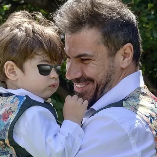 Ο Αχιλλέας Πετρετζίκης μόλις έγινε 2 ετών | Το πάρτι υπερπαραγωγή και η φαντασμαγορική τούρτα δια χειρός της μαμάς του