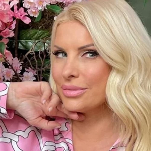 Ελένη Μενεγάκη | Αυτό είναι το "μυστικό" άρωμα που φορά εδώ και 25 χρόνια