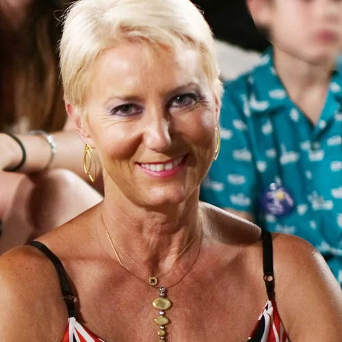 Η Νατάσα Παζαϊτη σε μία σπάνια βραδινή εμφάνιση | Το κομψό στιλ και το λαμπερό της χαμόγελο