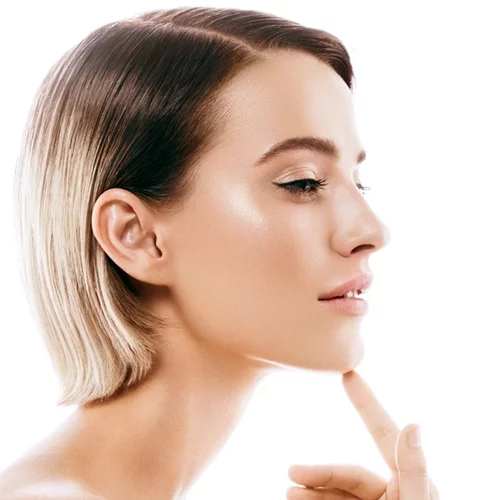 Ο πολυτελής ορός που κάνει το πρόσωπο να δείχνει πιο σμιλεμένο και νεανικό