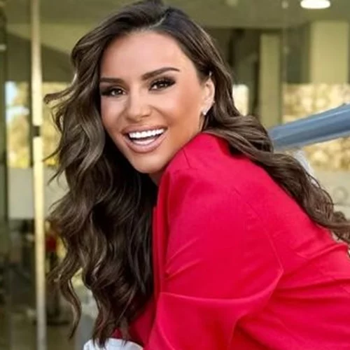 Καλλιτεχνική βραδιά για την Ελένη Τσολάκη | Η θεατρική παράσταση που παρακολούθησε