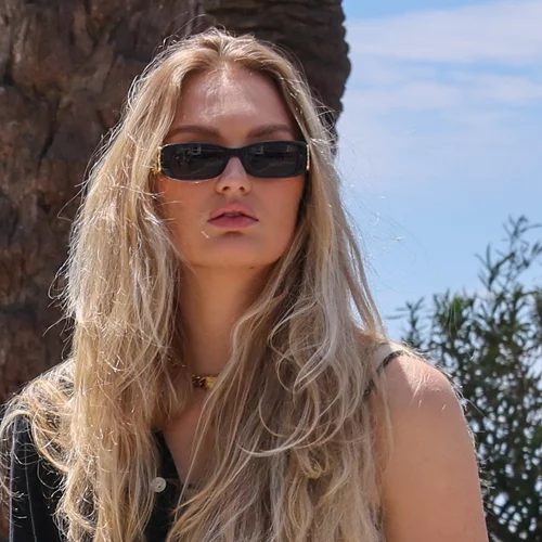 Τα καλύτερα ρουζ σε μορφή stick για εύκολο μακιγιάζ on the go