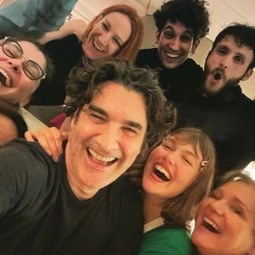 "Maestro" | Η βραδινή συνάντηση των πρωταγωνιστών λίγο πριν την έναρξη των γυρισμάτων της δεύτερης σεζόν