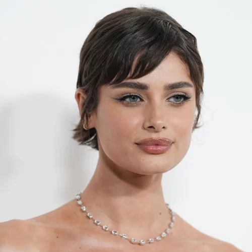 Θες να βάψεις τα μαλλιά σου; Αυτό είναι το ιδανικό χρώμα αν θες να φωτίσεις το πρόσωπό σου