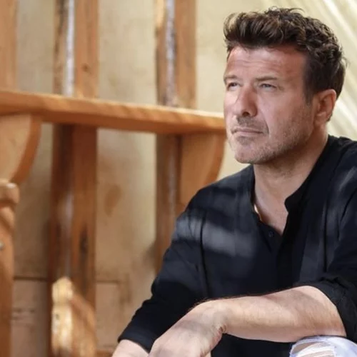 Ο Γιάννης Πλούταρχος σε μία σπάνια δημόσια εμφάνιση με τη σύζυγό του και τα τρία υπέροχα παιδιά τους