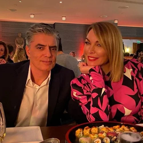 H Τατιάνα Στεφανίδου και ο Νίκος Ευαγγελάτος σε βραδινή έξοδο με θέα την Ακρόπολη