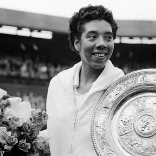 Althea Gibson, η πρώτη Αφροαμερικανίδα που κέρδισε το Wimbledon