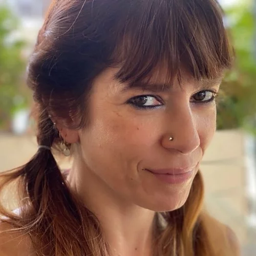 Η Μυρτώ Αλικάκη μιλάει ανοιχτά για τους γιους της, την απόφαση να ζήσει με τη μητέρα της και τα αρνητικά σχόλια για τα κιλά της