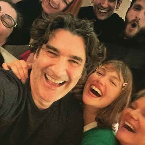 Χριστόφορος Παπακαλιάτης - Κλέλια Ανδριολάτου | Έβαλαν τα μαγιό τους και βούτηξαν στη θάλασσα για τις ανάγκες του Maestro