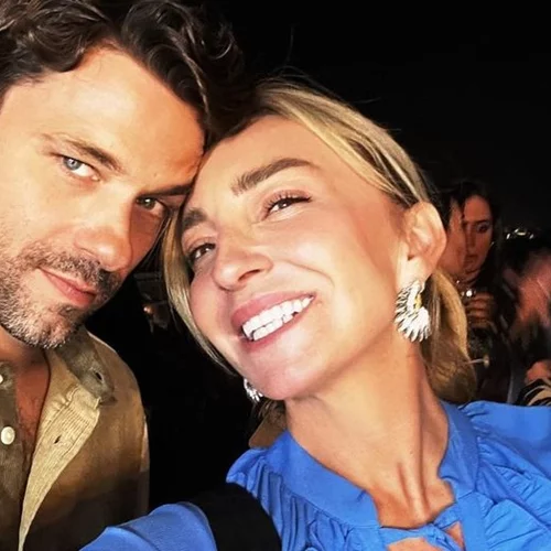 Ρούλα Ρέβη και Αποστόλης Τότσικας | Ο γιος τους, Άγγελος, παίζει drums