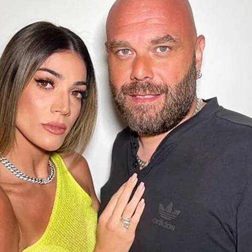 Η Ήβη Αδάμου και ο Μιχάλης Κουινέλης ποζάρουν μαζί με την κόρη τους, Ανατολή, στην πιο γλυκιά φωτογραφία ever