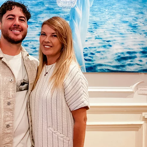 32 χρόνια πριν | Ο Μιχαήλ Βαρθακούρης στην αγκαλιά της μαμάς του, Σοφίας Αλιμπέρτη