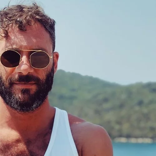 Αντίνοος Αλμπάνης | "Ο καρκίνος είναι στίγμα. Έχασα δουλειά επειδή έπεσαν τα μαλλιά μου"