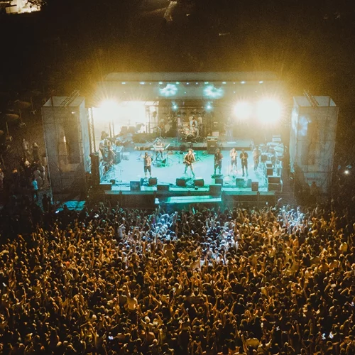 Matala Beach Festival | Χορός, κέφι και δροσιά με τη γεύση της Βίκος Cola