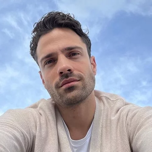 Celebrity News | Η ανάρτηση του Πετράκου για τις φωτιές, η αγάπη της Παγώνη για τον Αργυρό και το ταξίδι του μέλιτος των Μεταξά - Καπότση